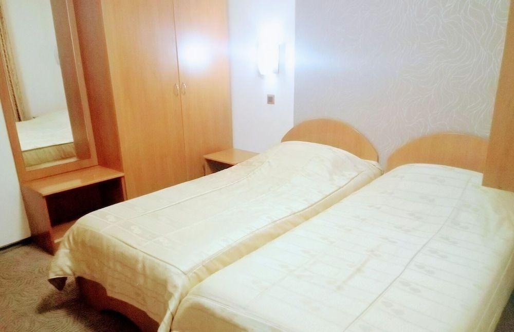 Hotel Kanet Standard Twin Room 3