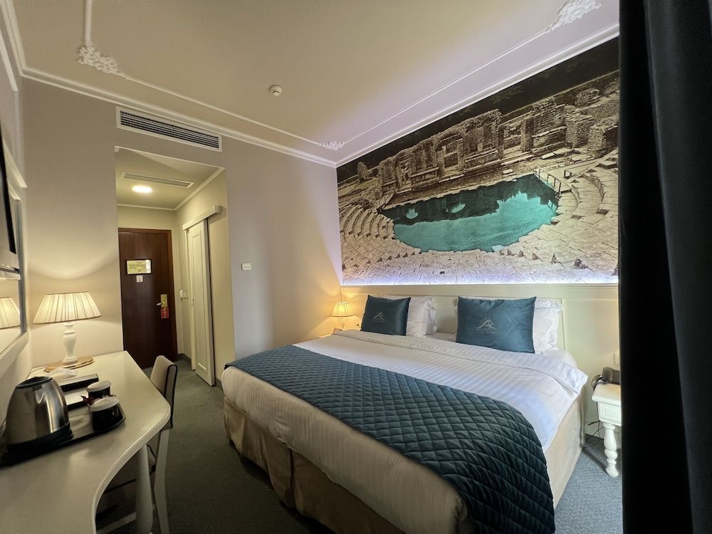 Adriatik Hotel, BW Premier Collection Comfort Room, 2 Twin Beds, Balcony, Partial Sea View 6