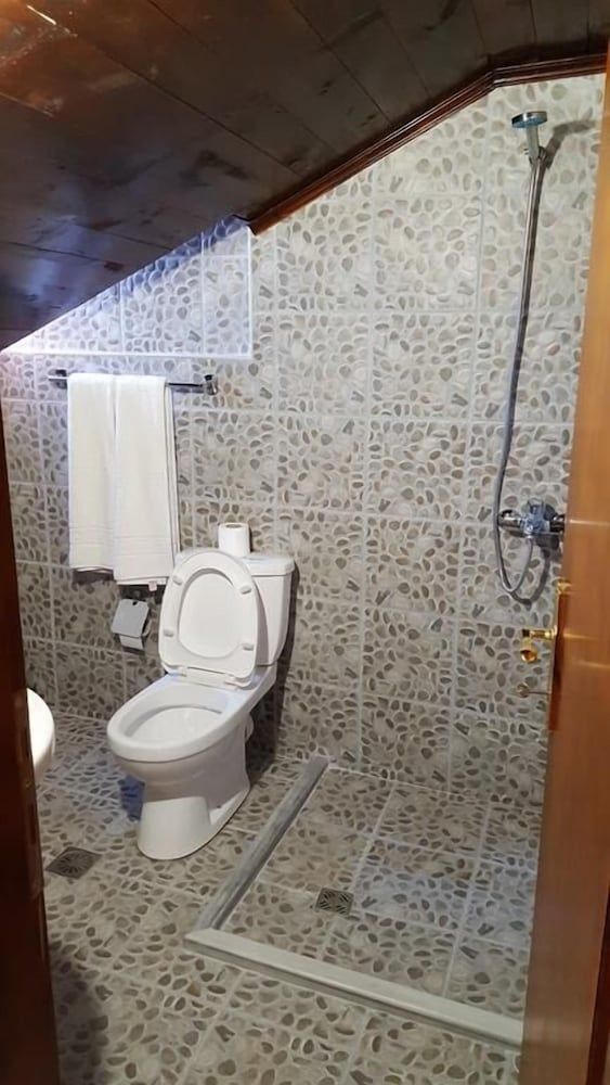 Hotel Bujtina e Bardhe Economy Twin Room 2