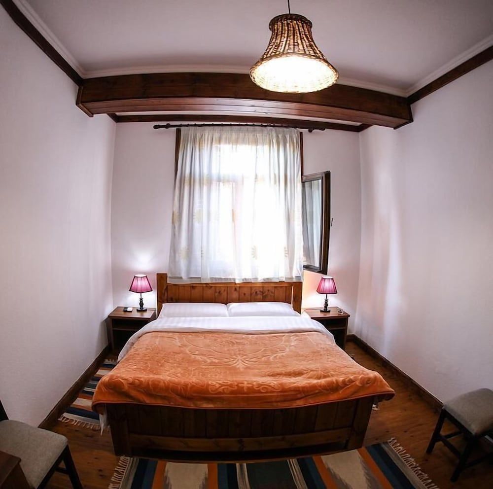 Hotel Bujtina e Bardhe Double Room 4