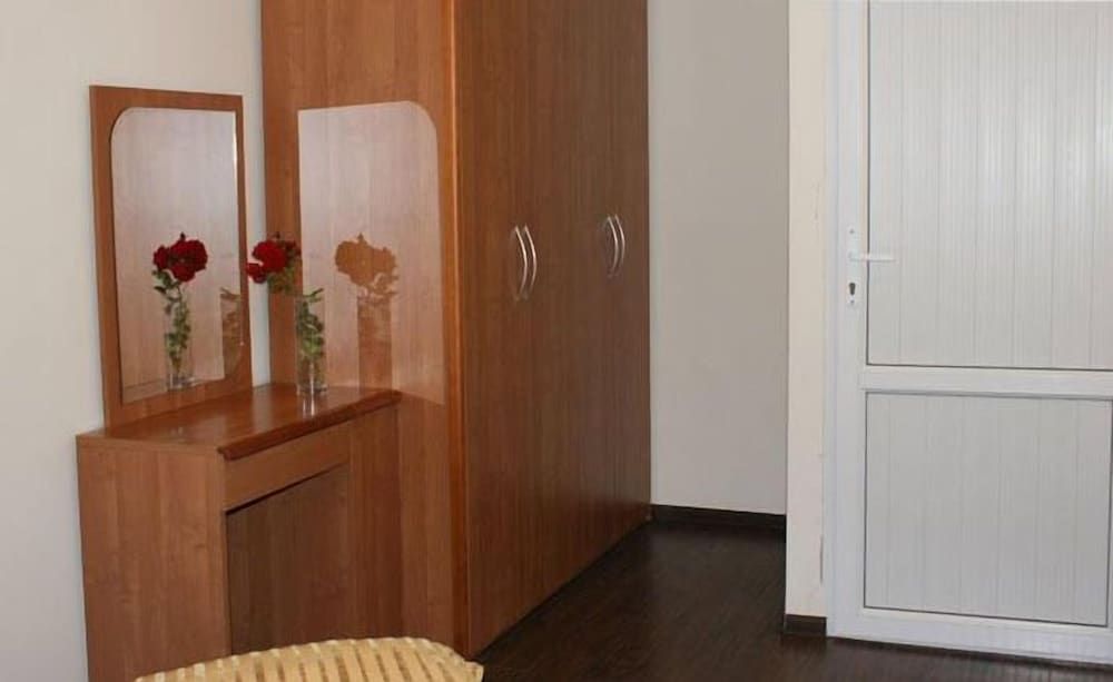 Tsaghkahovit Suite 3