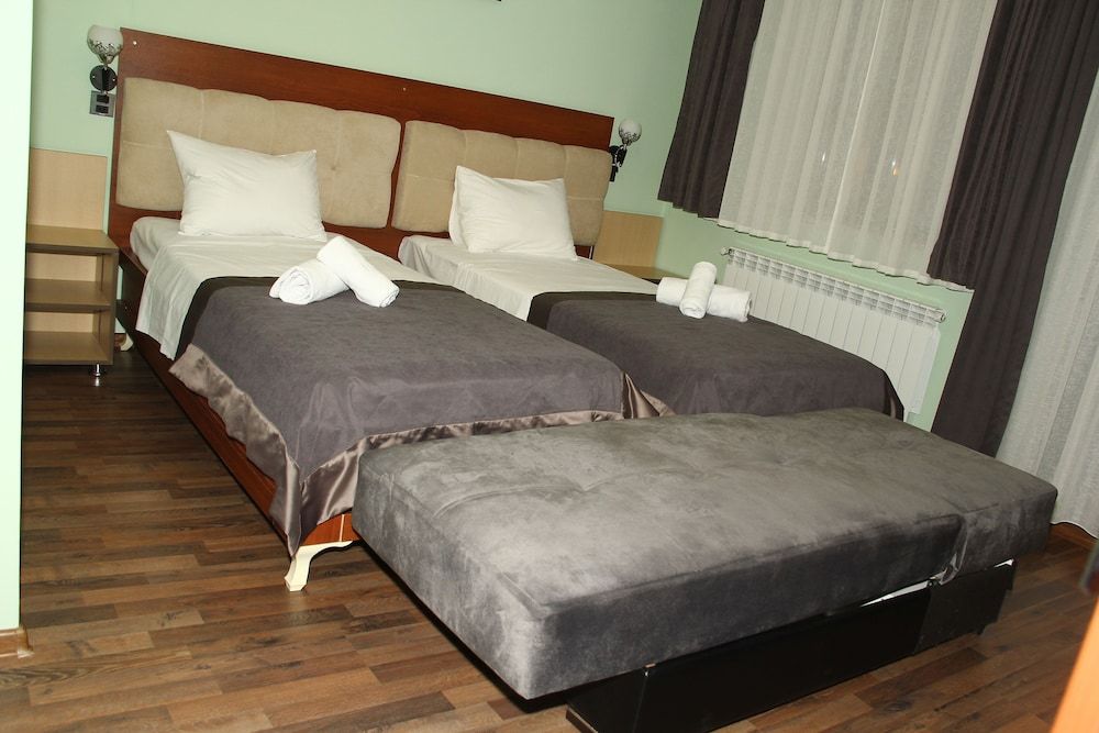 Standard Twin Room, 2 Twin Beds, Mountain View