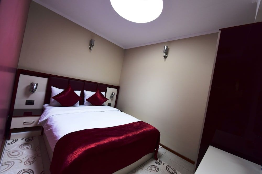 undefined Deluxe City Hotel 4