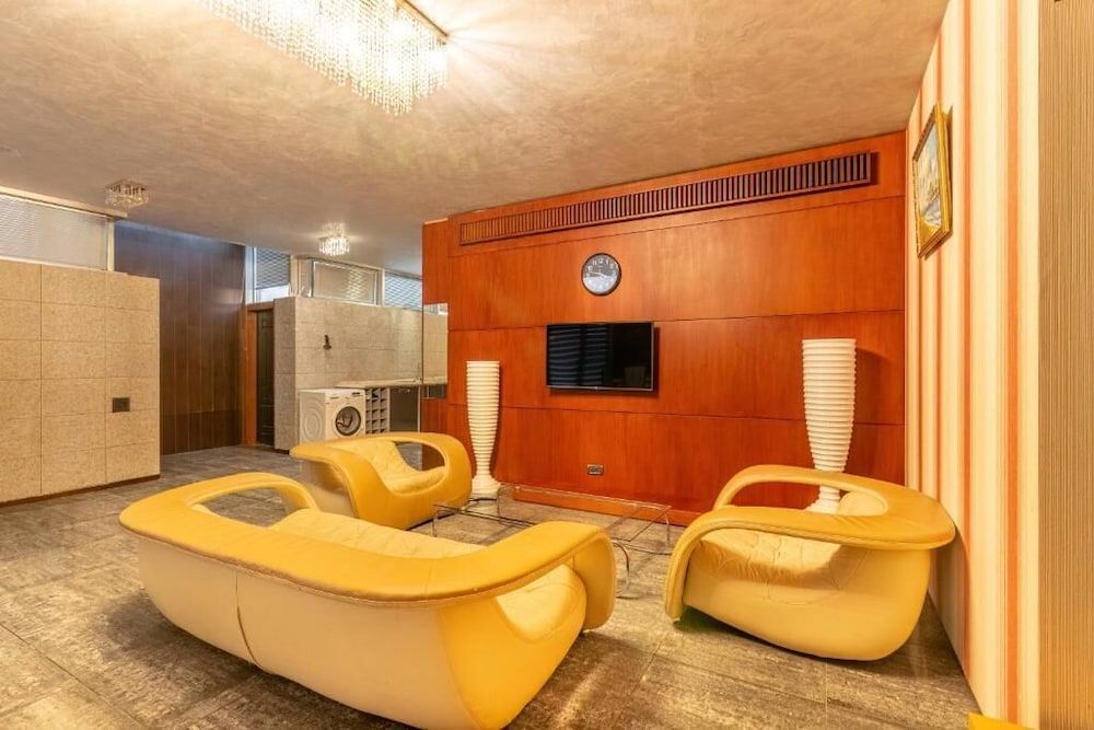 undefined Deluxe City Hotel 2
