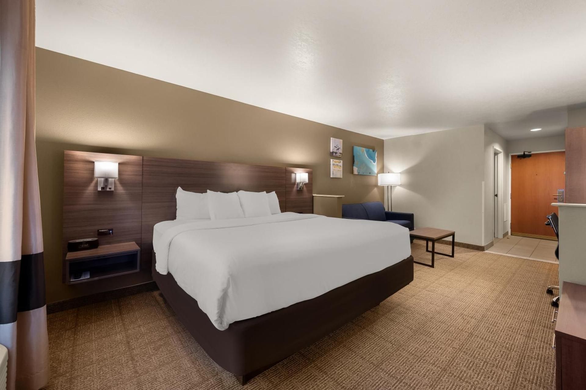 1 King Bed, Suite, Nonsmoking
