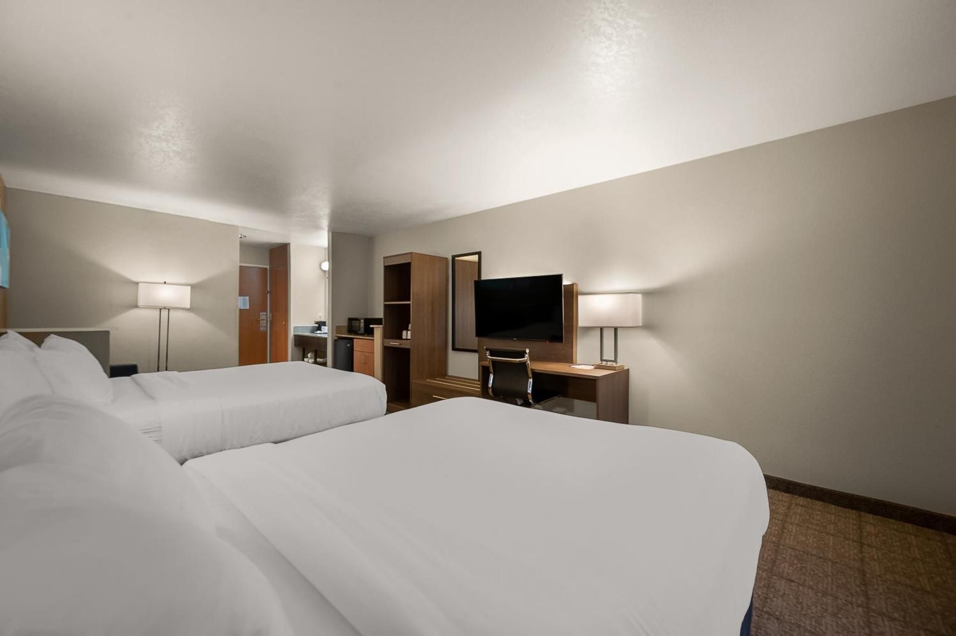 2 Queen Beds, Suite, Nonsmoking