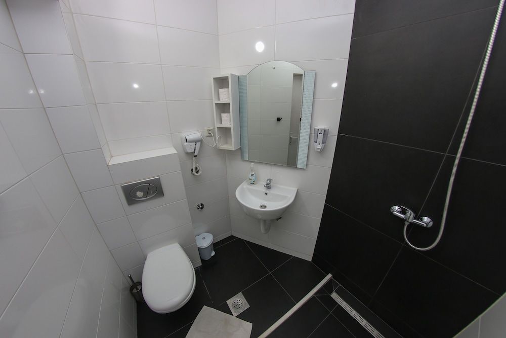 Hotel Hayat Basic Double Room 8