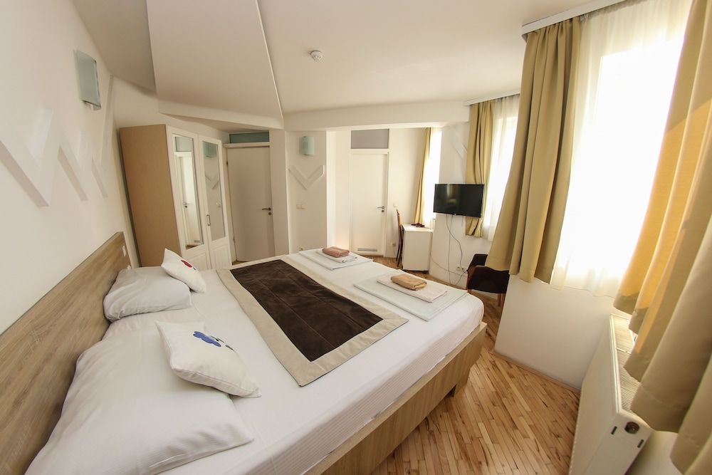 Hotel Hayat Basic Double Room 3
