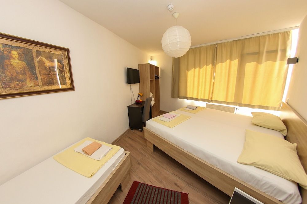 Hotel Hayat Standard Triple Room 13