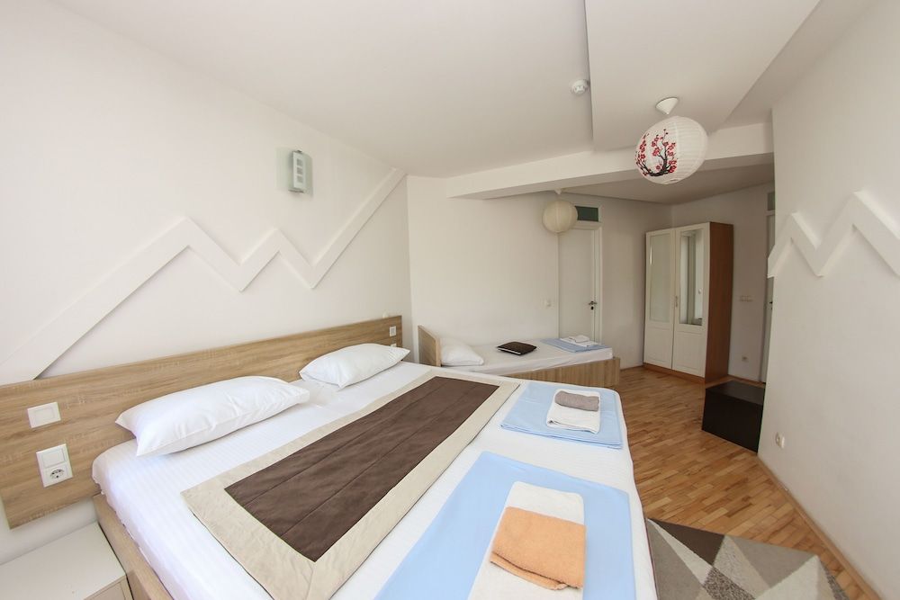 Hotel Hayat Standard Triple Room 19