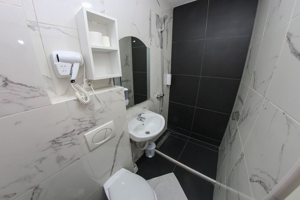 Hotel Hayat Standard Triple Room 25