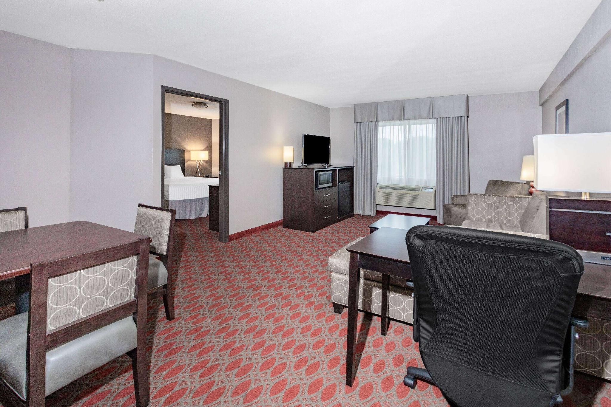 1 King Bed, Suite, Non-Smoking