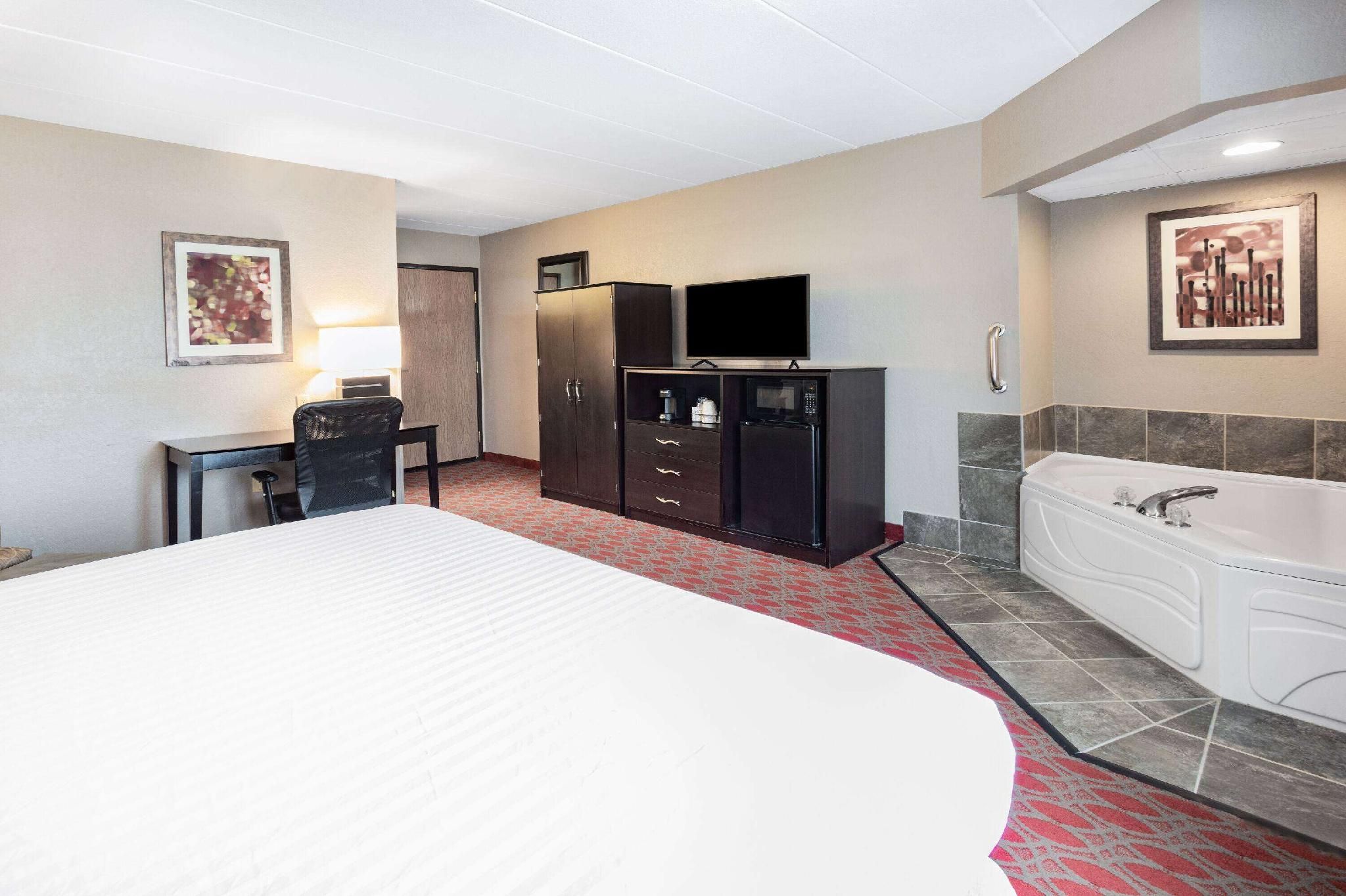 1 King Bed, Superior, Non-Smoking