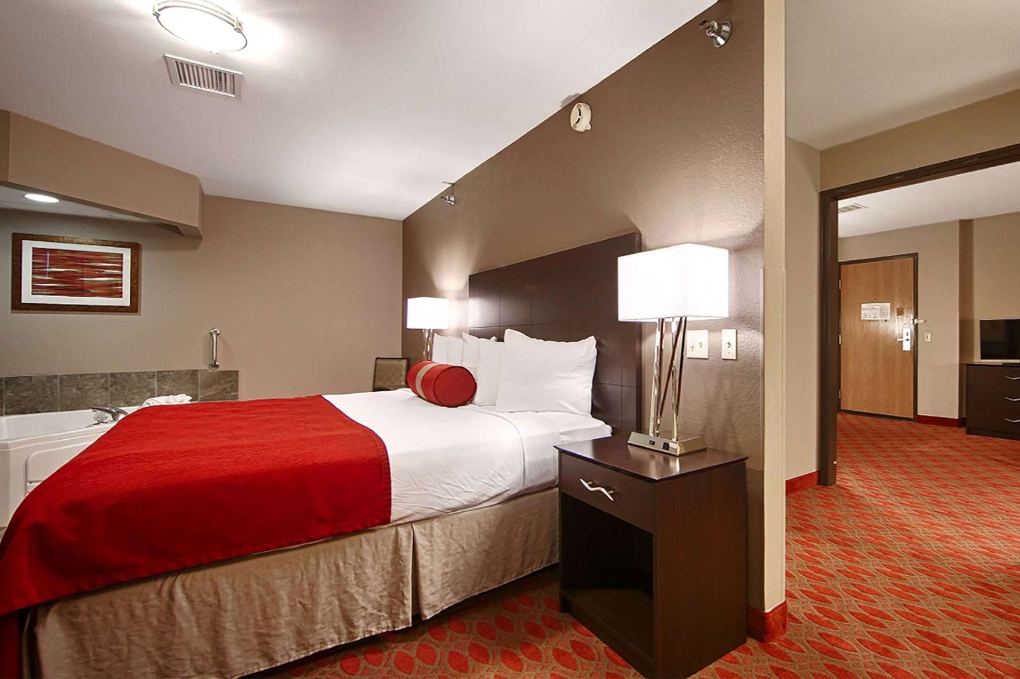 1 King Bed, One-Bedroom, Superior Suite, Non-Smoking