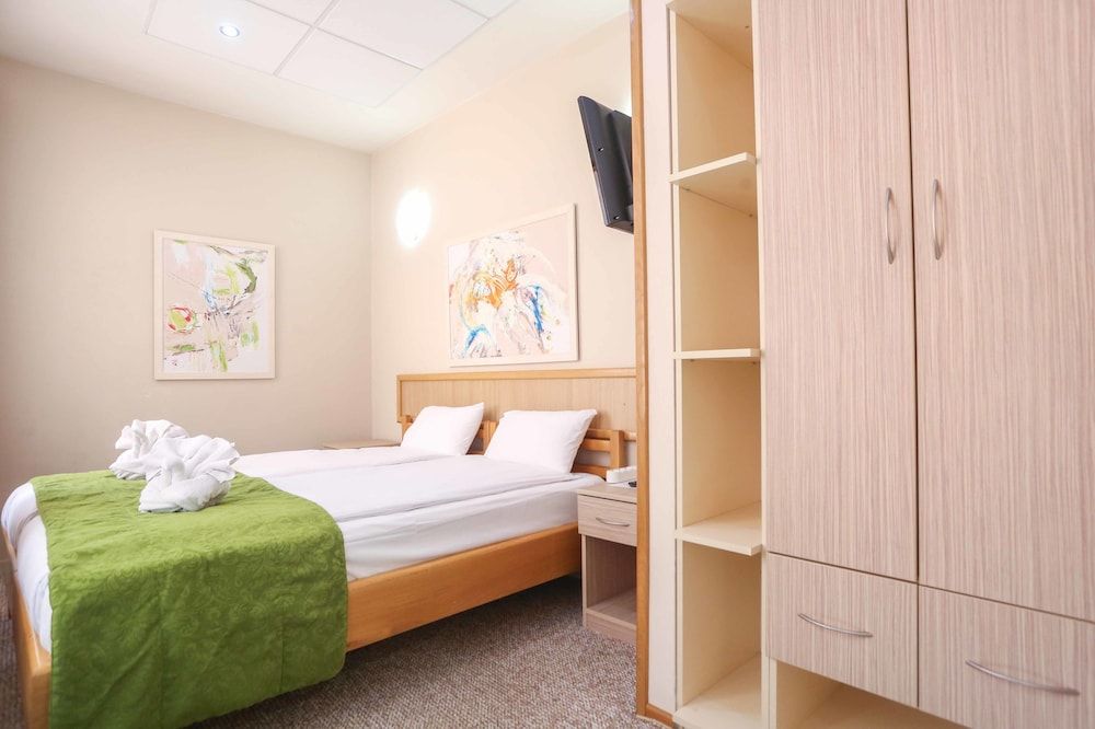 Deluxe Studio, 1 Queen Bed