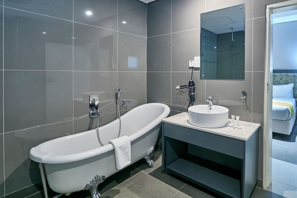 Kalahari Arms Hotel Executive Double Room 6