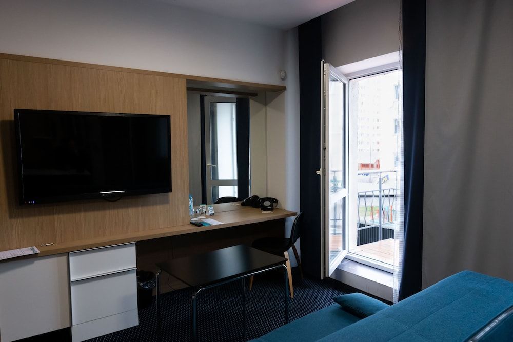 Bonhotel Family Quadruple Room, 1 King Bed with Sofa bed, Non Smoking, Balcony 6