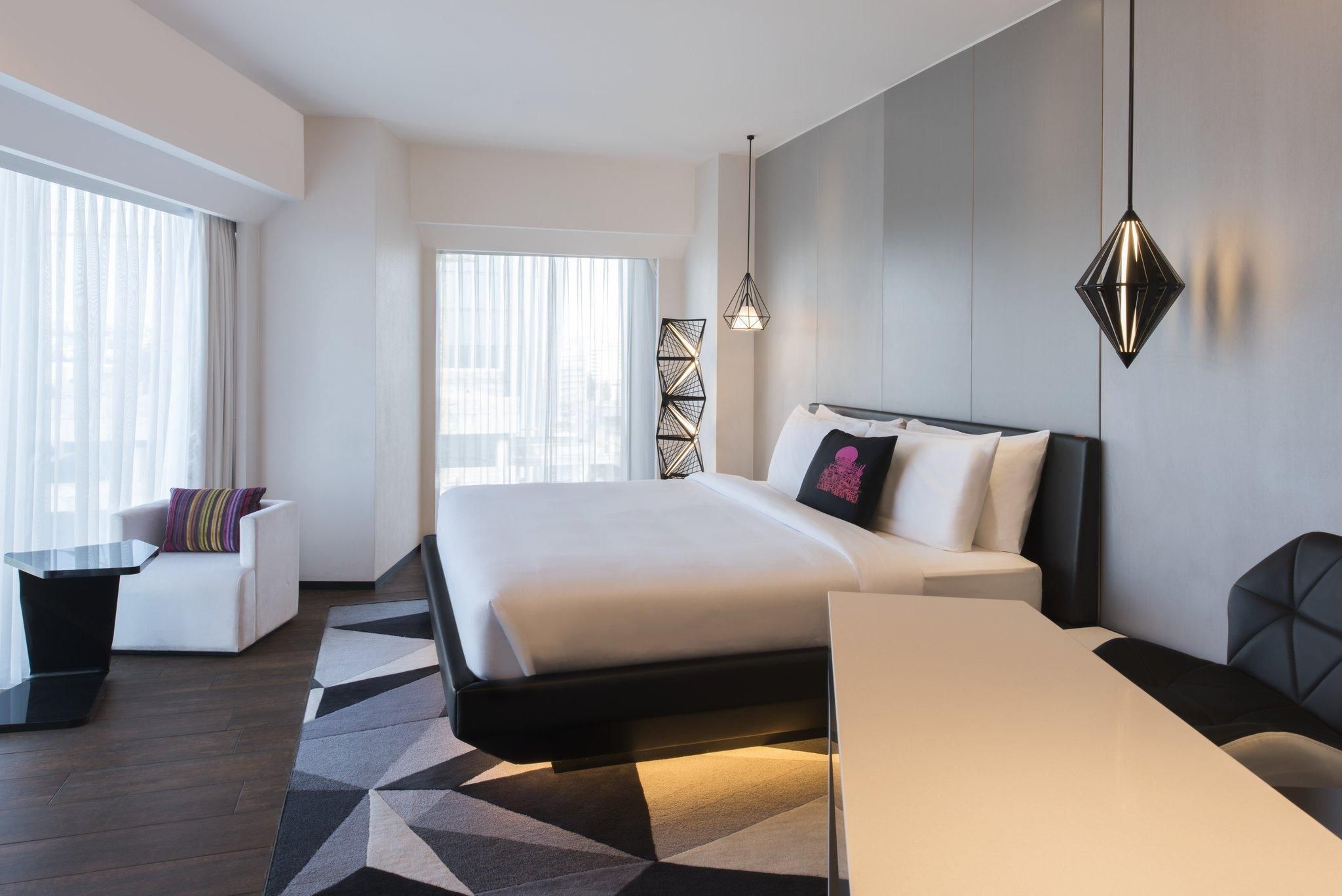 Premier, Suite, 1 King, Corner room