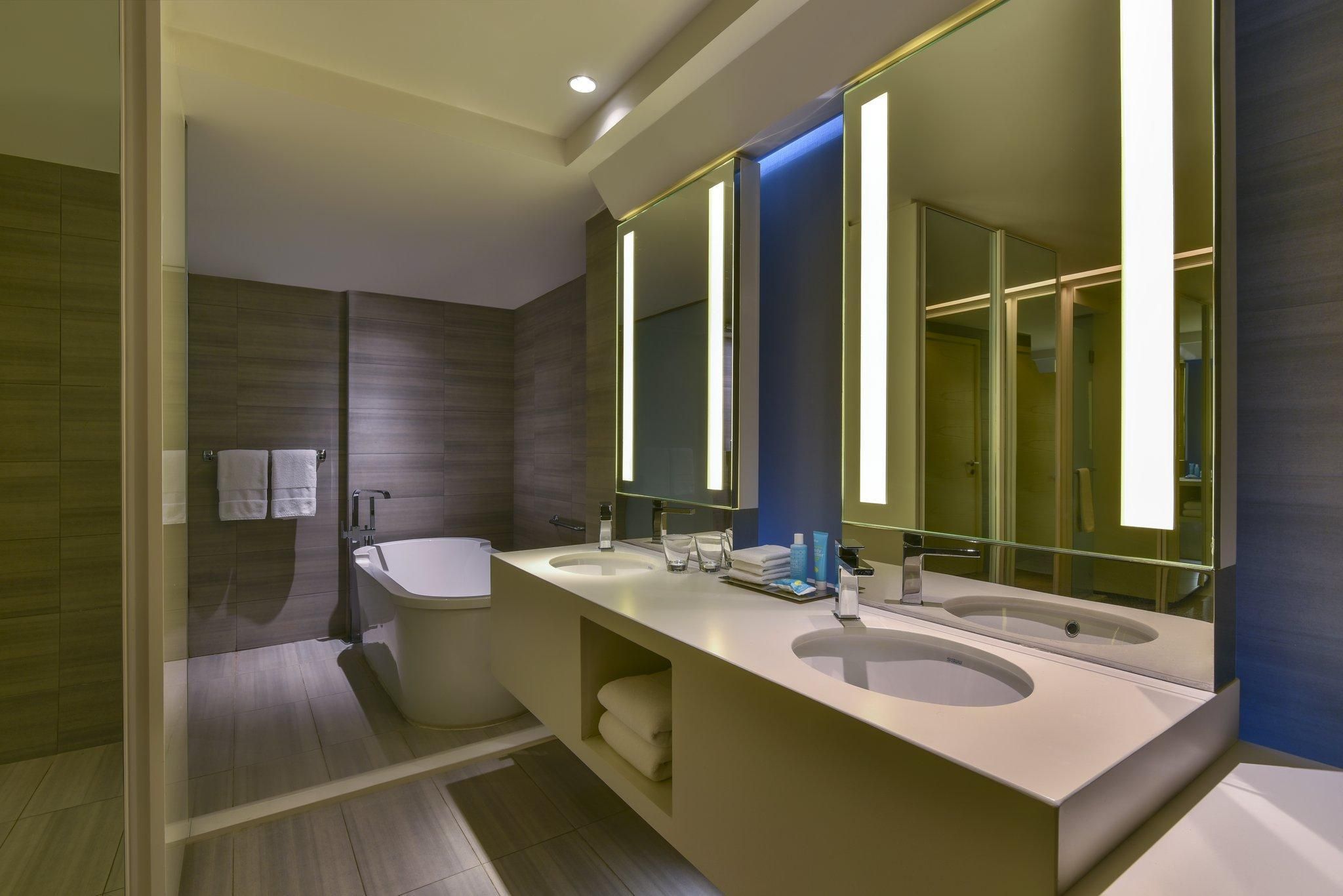 Premier, Suite, 1 King, Corner room