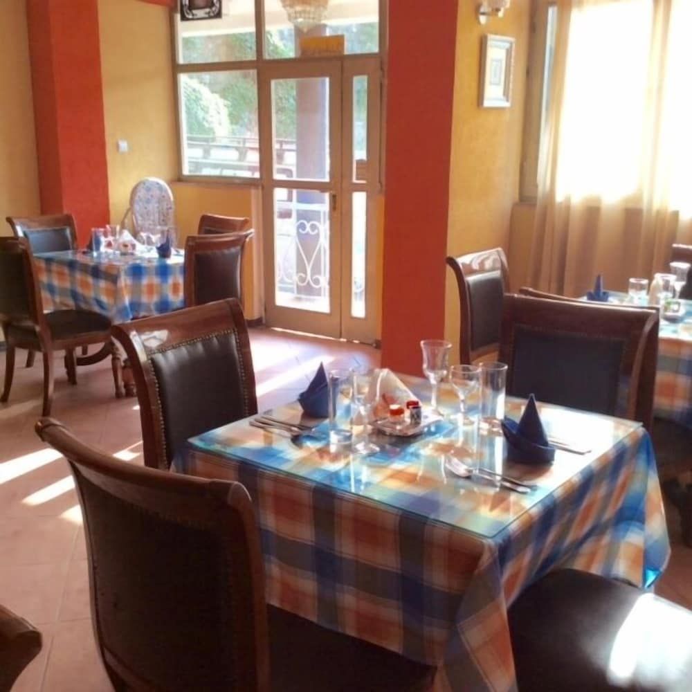 undefined The Lions Den Hotel 6