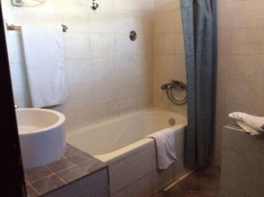 The Lions Den Hotel Double Room 3