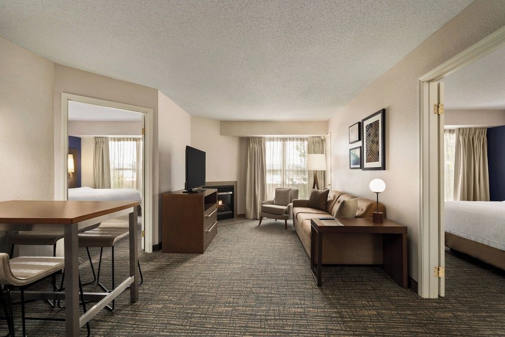 Suite, 2 Bedrooms (Mobility Accessible, Roll-In Shower)