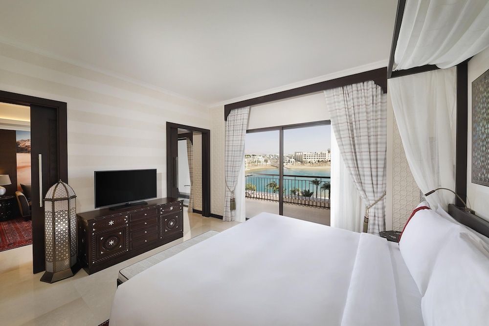 Premium Suite, 1 King Bed, Balcony