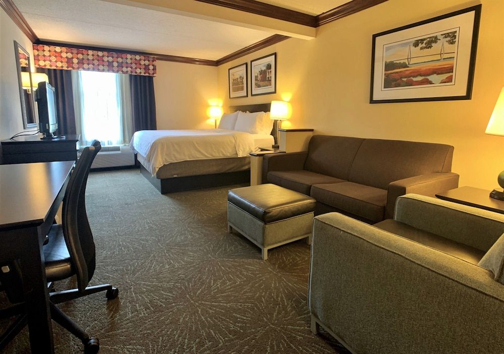 Suite, 1 King Bed, Accessible (Mobility)