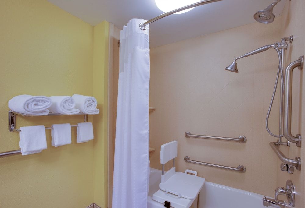 Room, 2 Queen Beds, Accessible (Hearing, Mobility)