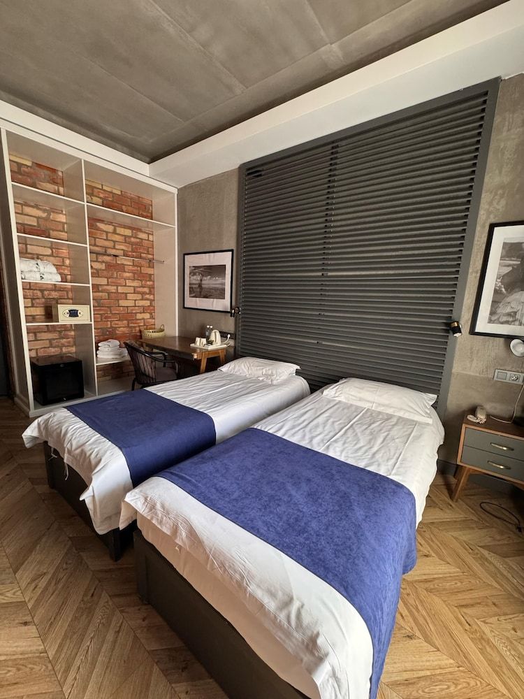 Bugu Hotel Design Twin Room 7