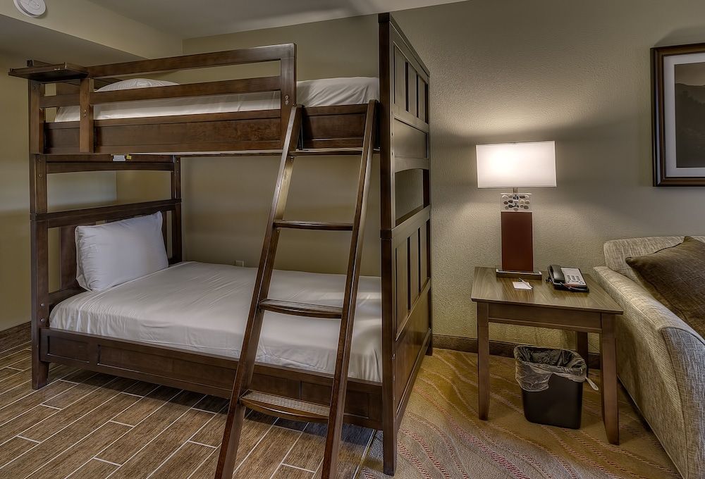 Deluxe Suite, Multiple Beds, Non Smoking (Deluxe Family Suite)