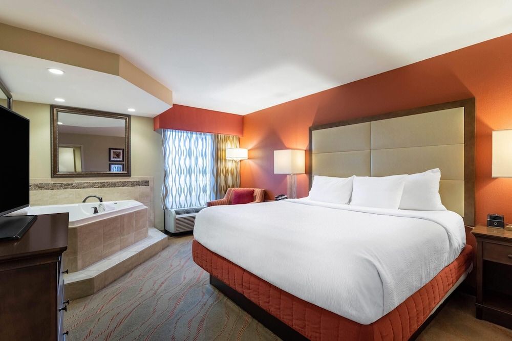 Deluxe Suite, Multiple Beds, Non Smoking (Deluxe Family Suite)