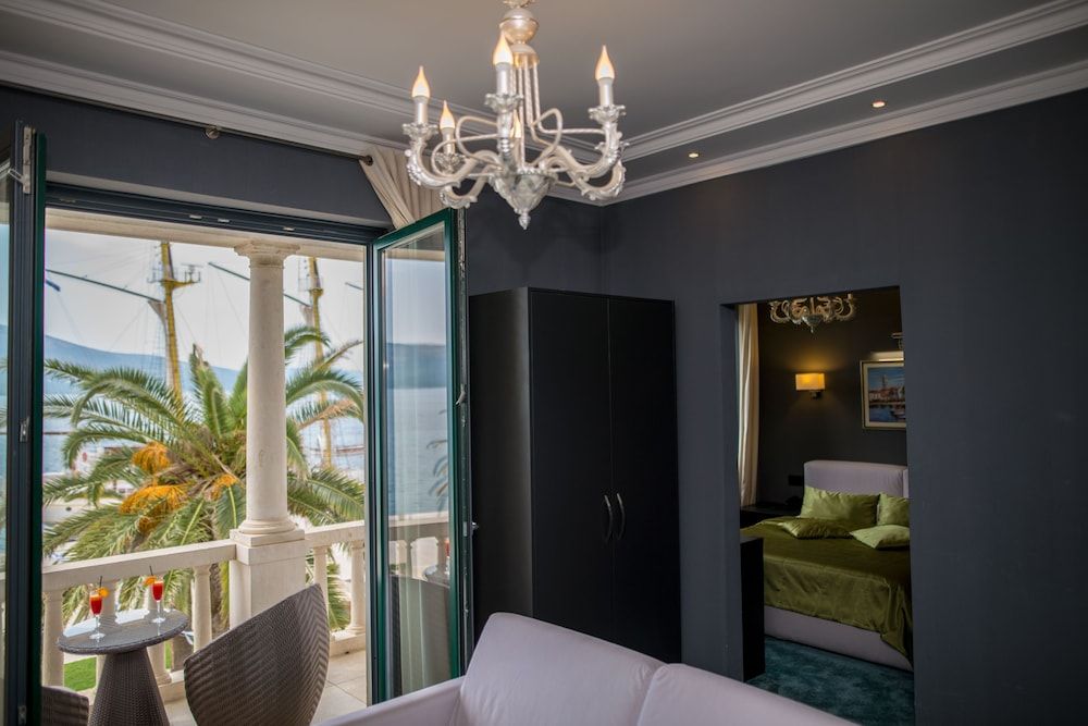 Hotel Astoria Tivat Deluxe Suite, Bay View, Sea Facing 15