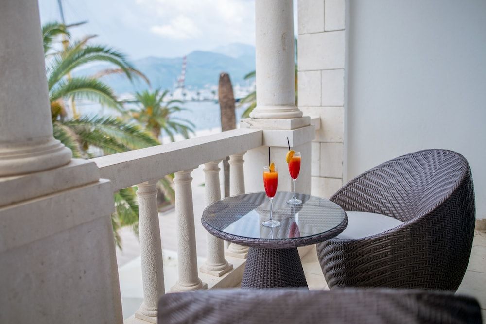 Hotel Astoria Tivat Deluxe Suite, Bay View, Sea Facing 4