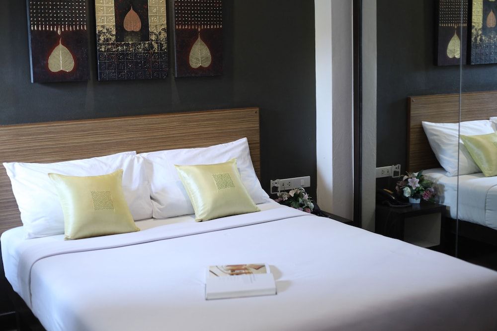 Sleep With Inn Deluxe Double Room 7