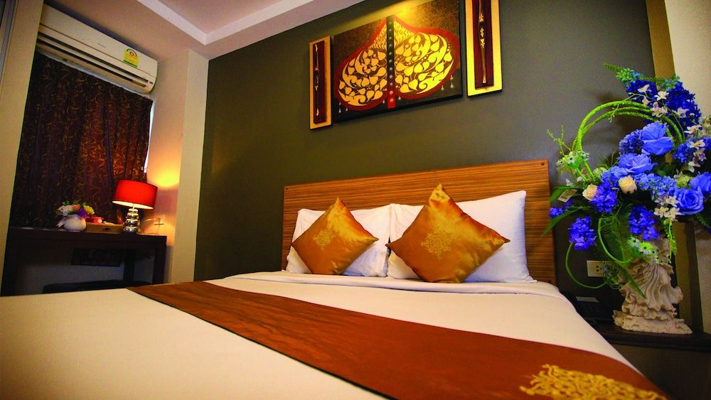 Sleep With Inn Deluxe Double Room 6