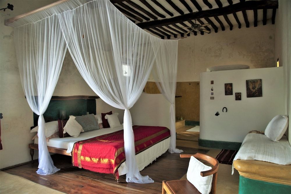 Exclusive Suite (Double or Tween Beds)