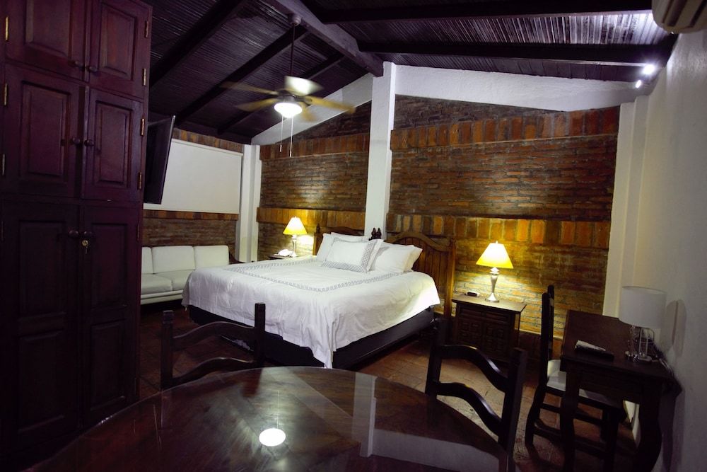 Deluxe Room, 1 King Bed (1)
