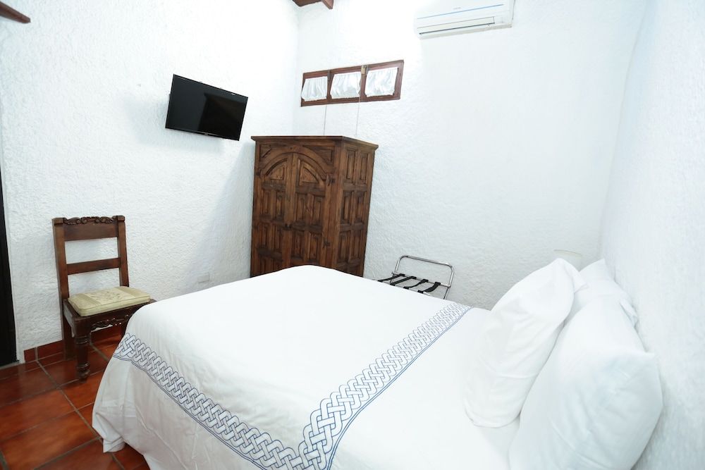 Junior Room, 1 Large Twin Bed (3)