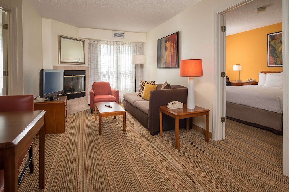 Room, 1 Queen Bed with Sofa bed, Accessible (Mobility Roll in Shower)