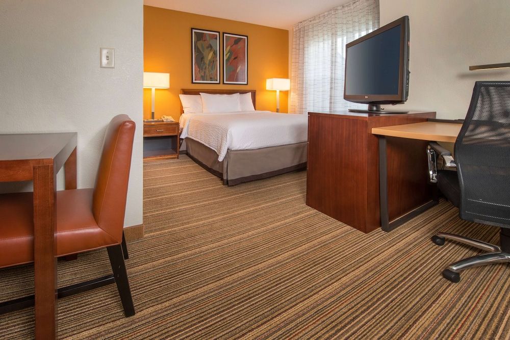 Deluxe Room, 1 Queen Bed with Sofa bed (Studio)