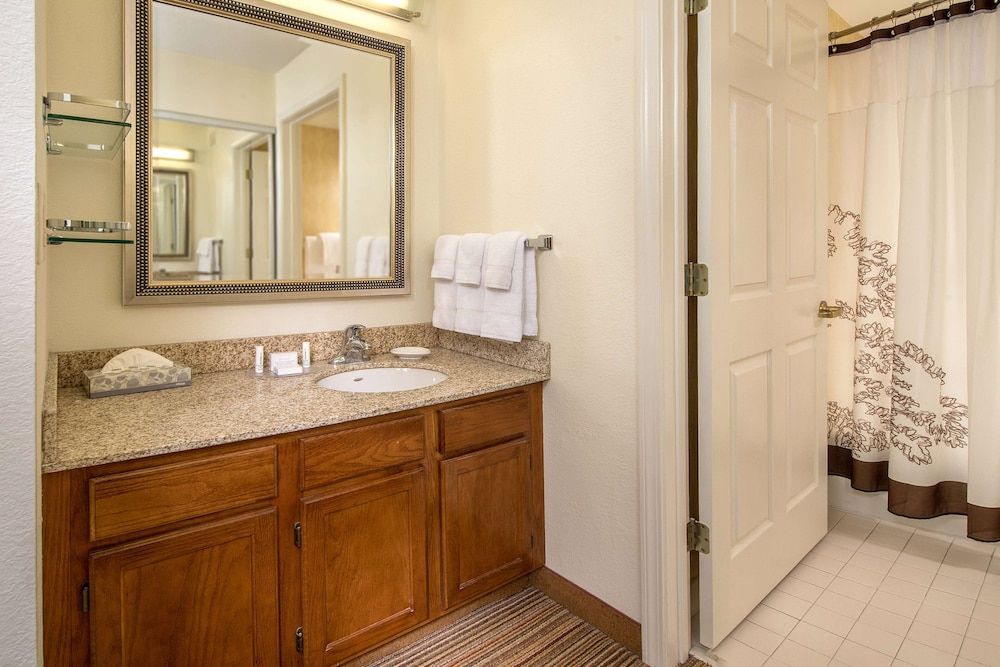 Suite, 1 Queen Bed with Sofa bed, Accessible (Mobility Roll in Shower One Bedroom)