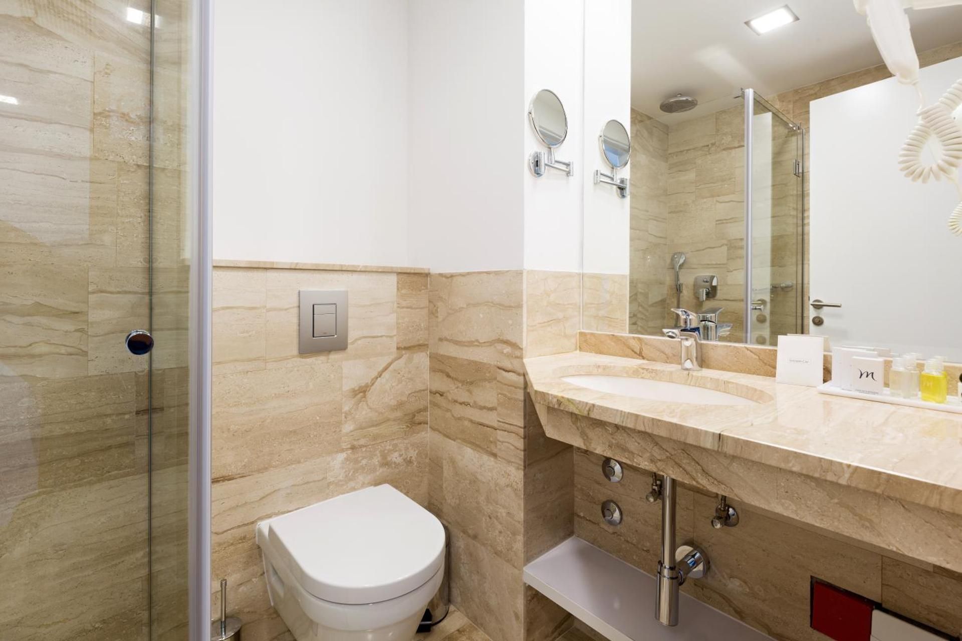 Abba Hotel Queen Room 3