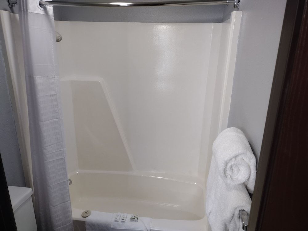 Baymont by Wyndham Duluth/Spirit Mountain Room, 2 Queen Beds, Non Smoking 4