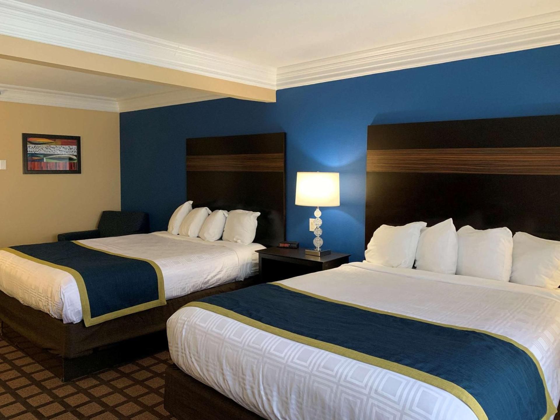 2 Queen Beds, Nonsmoking, Accessible