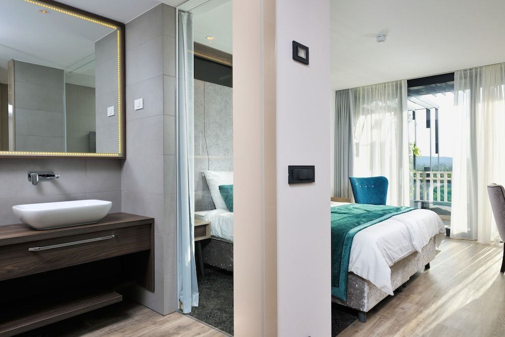 Postojna Cave Hotel Jama Superior Twin Room, 1 Bedroom, Balcony, River View