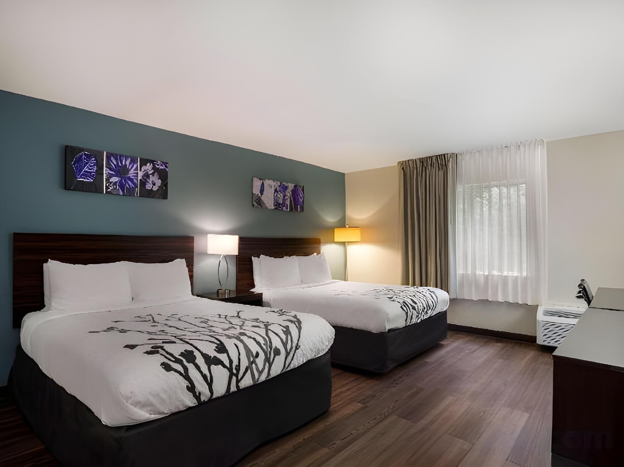 2 Queen Beds No Smoking