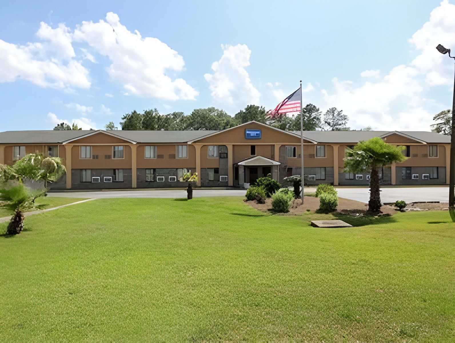 undefined Sleep Inn Savannah Midtown 3