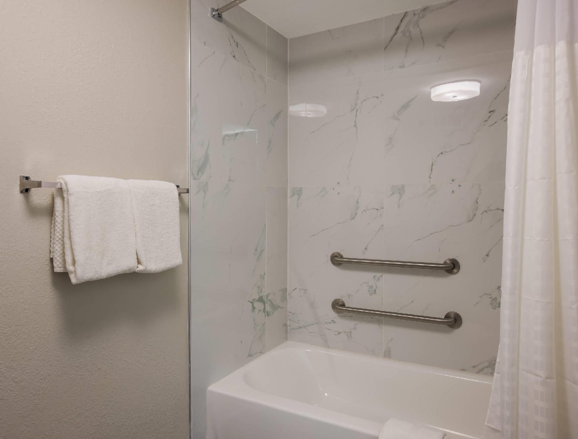 1 King Bed, Nonsmoking, Accessible