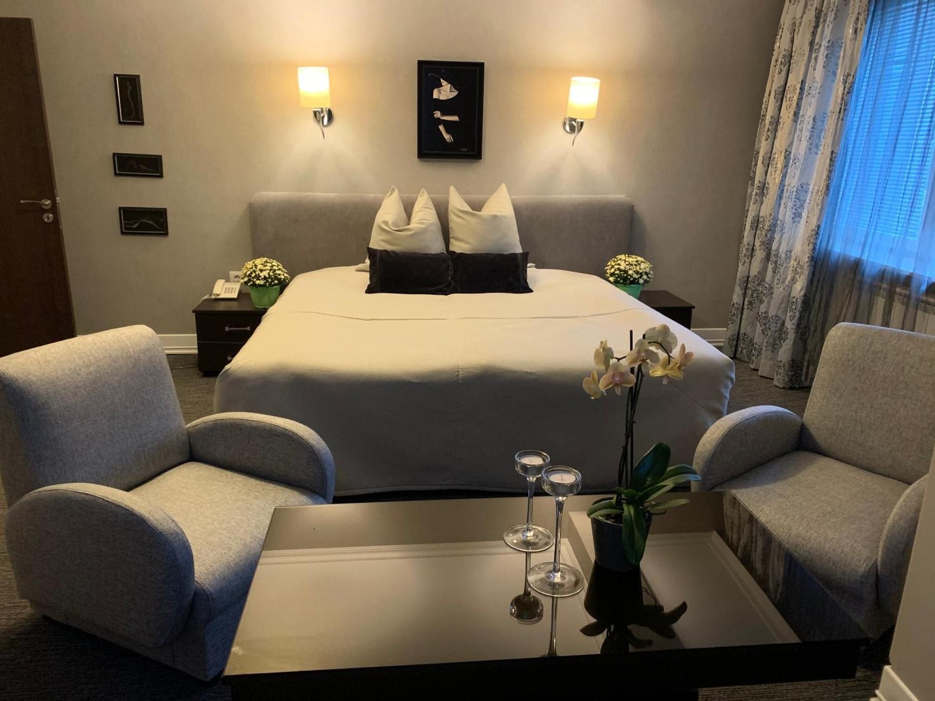 Deluxe Double Room (2 Adults + 1 Child)